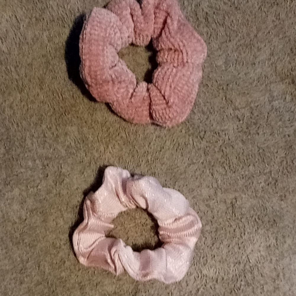 I am selling scrunchies! - Picture 3 of 9